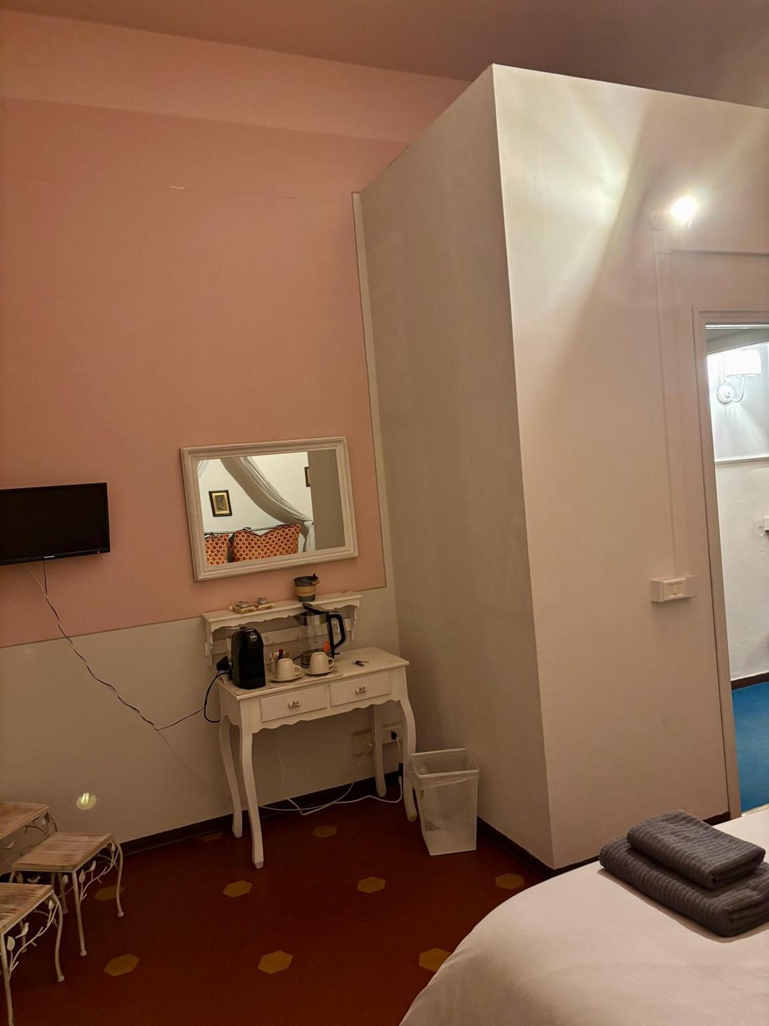 Guest House Santa Giustina Lucca Centro Storico Exterior photo